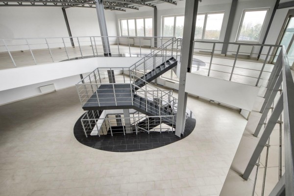 mazowieckie, Warszawa, Czarodzieja, **Do sprzedaży budynek biurowy 871 m2 + hala 713 m2 na warszawskiej Białołęce**